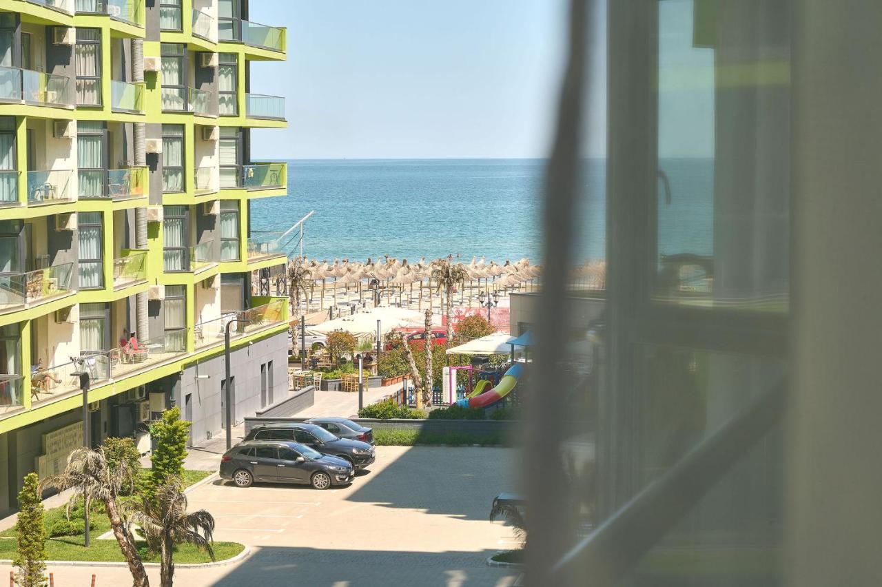 Orange Summer Apartment Spa Pools Beach Resort Mamaia Exterior photo